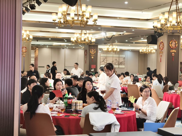 “策马扬鞭起 · 逐梦向辉煌”凌讯微电子2026年春茗晚宴圆满落幕