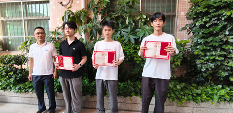 公司召开 9 月月度总结暨优秀员工表彰大会